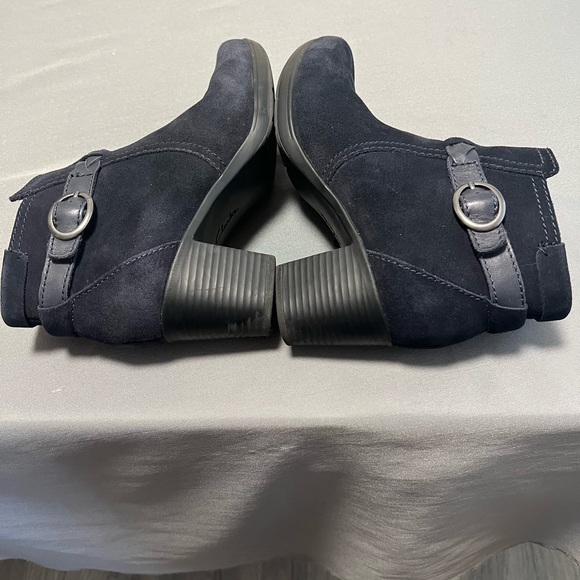 Clarks suede navy size 9 boots - Picture 2 of 5